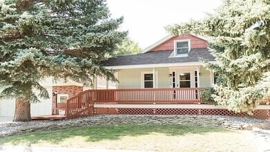 Building Photo - 2120 Rosewyn Ln