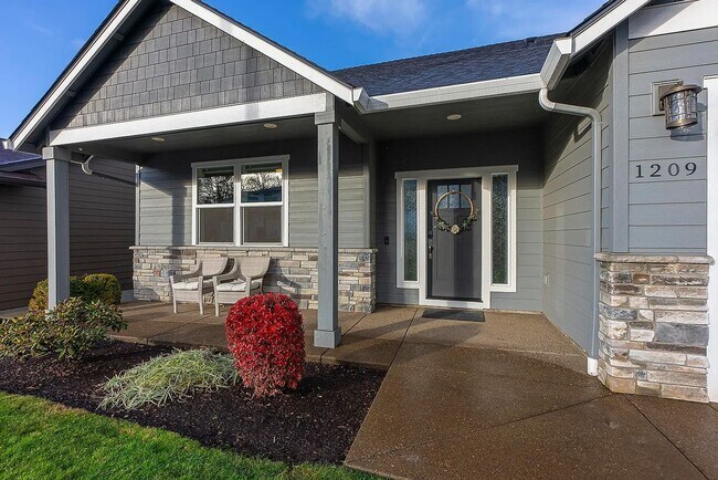 Foto del edificio - Modern 4BD/3BA Rental with Garage & Fenced...