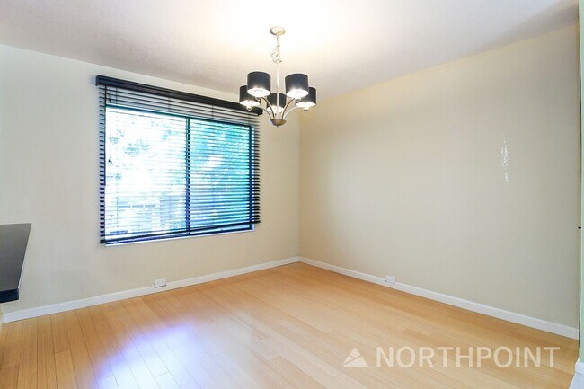Foto del edificio - 2BR/2BA | Newly Renovated Unit | Community pools | In Woodside Sierra!