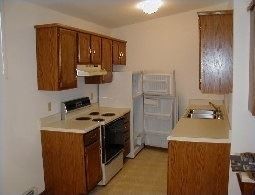 Building Photo - 410 S River Rd