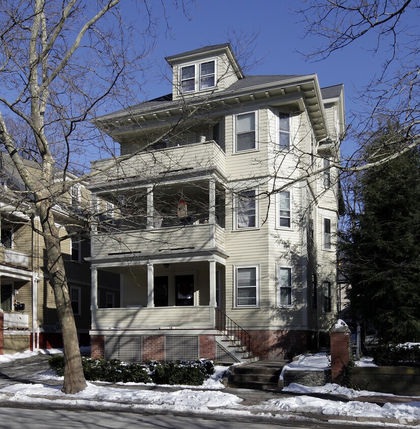 Primary Photo - 377 Benefit St