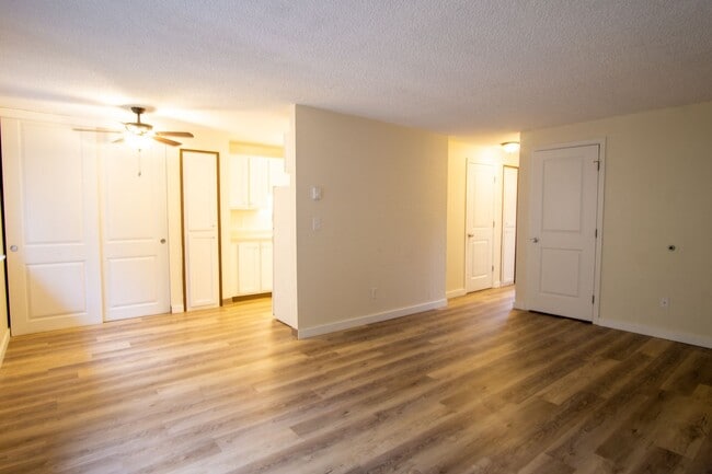 Foto del edificio - Great Top Floor Corner 2Bdr in Multnomah V...