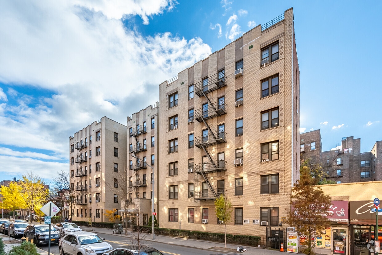 Building Photo - 4018 Hampton St