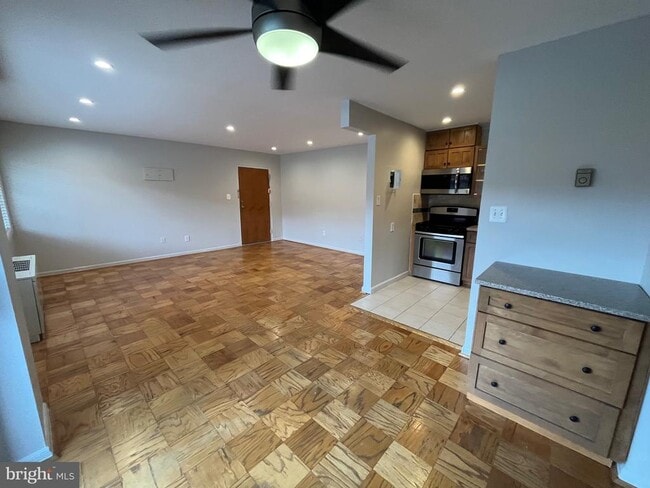 Building Photo - 1508 S George Mason Dr