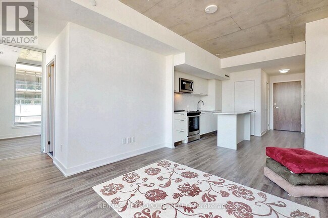 Photo du bâtiment - 25 Baseball Pl