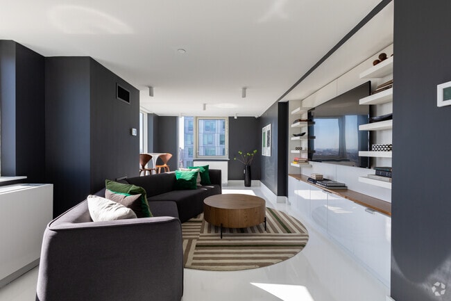 Interior Photo - 38 6th Avenue