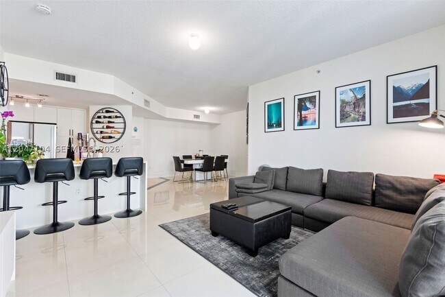 Foto del edificio - 7900 Harbor Island Dr