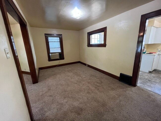 Building Photo - 1427 S Linden Ave