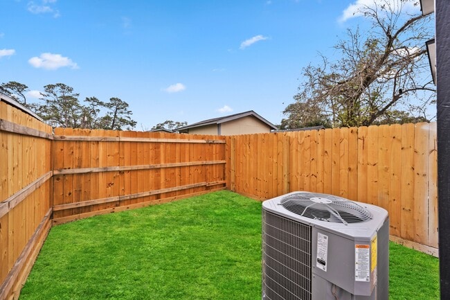 Building Photo - 8215 Bigwood St