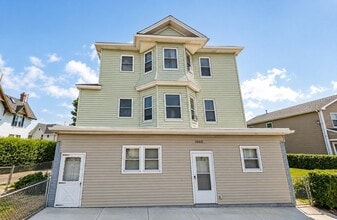 Building Photo - 1008-1012 Stafford Rd