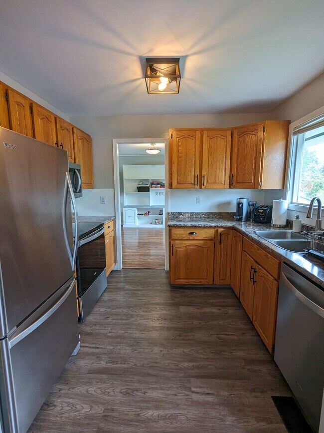 Photo du bâtiment - 681-300-681 Vedder Crescent