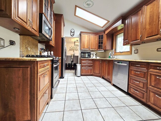 Foto del edificio - 230 Fairfield Ct