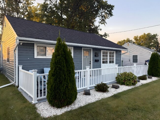 Building Photo - 37 Crescent Rd