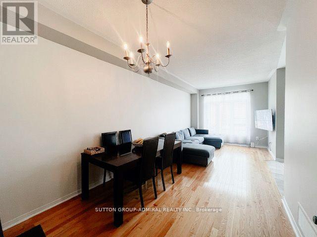 Photo du bâtiment - 35 White Spruce Crescent