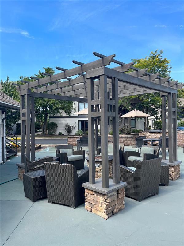 lounge outside area - Avia Lofts at Maple Road