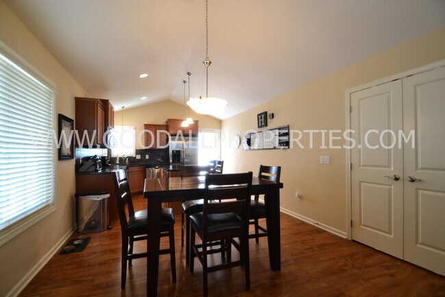 Foto del edificio - 3 Bedroom  Detached Townhome in Waukee with Finished Basement