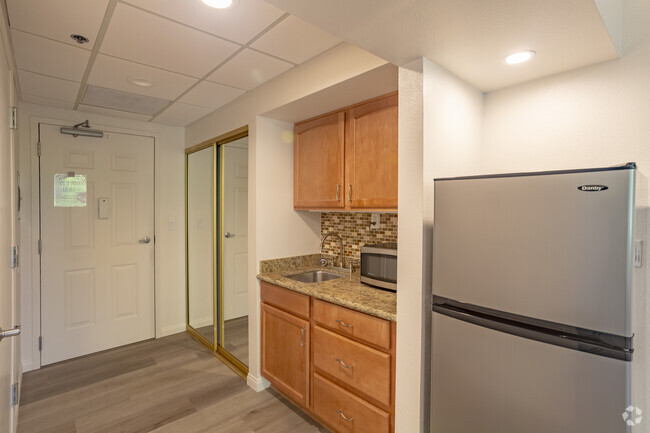 Studio, 1 BR, 390 SF - Legacy Hills at Poway 55+