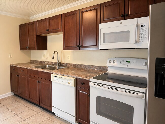 Foto del edificio - Beautiful 3 Bedroom Townhome in Lancaster - First Floor Washer/Dryer!