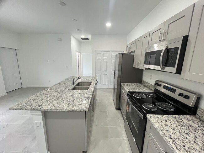 Building Photo - Brand New 1 Bed - 1 Bath - 1 Car Garage Gem in Desirable Lehigh Acres Location!