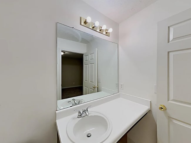 Building Photo - 2700 Cedar Trace Dr