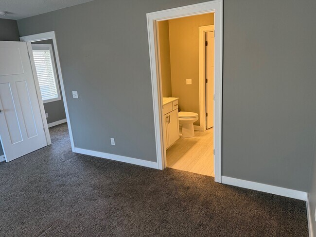 Foto del edificio - 502 E 3rd St