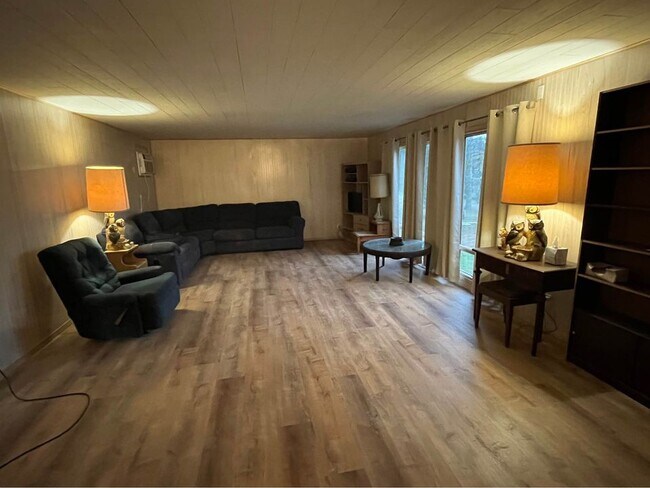 Living room A - 15784 Carlson St