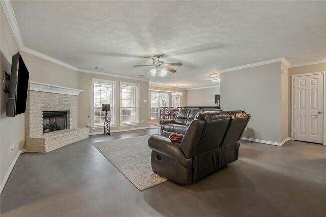 Foto del edificio - 1517 Hunter Creek Dr