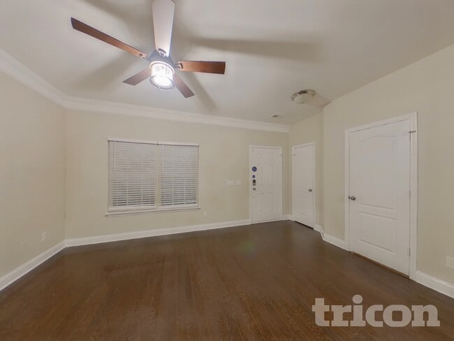 Foto del edificio - 102 Ellis Mill St