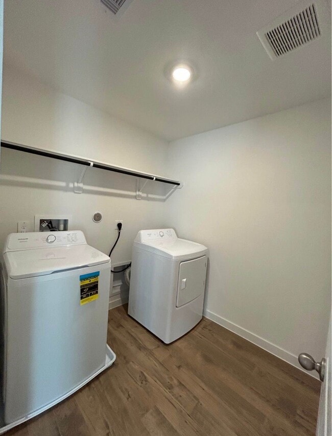 Building Photo - 3527 Shearwater St