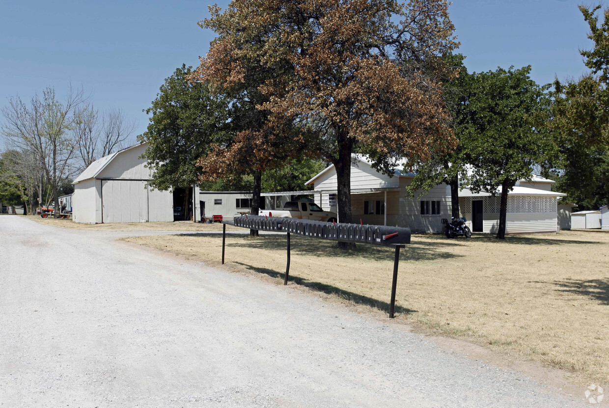 Building Photo - Circle C Mobile Home Community