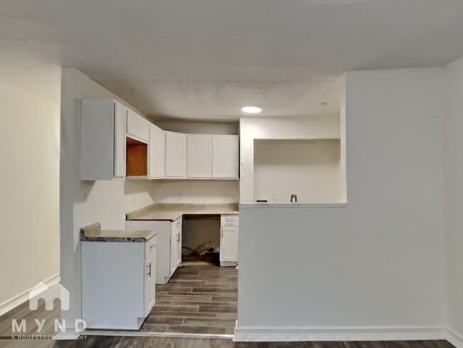 Building Photo - 605 Cedar Ave NW