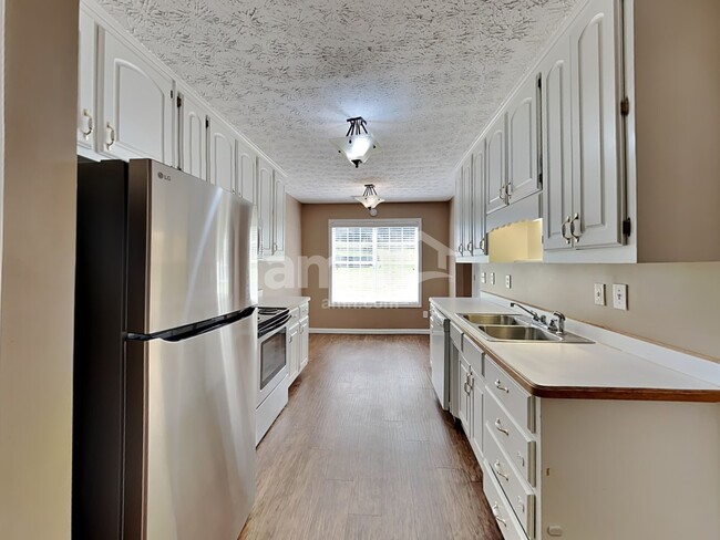 Foto del edificio - 1085 Poplar Ln