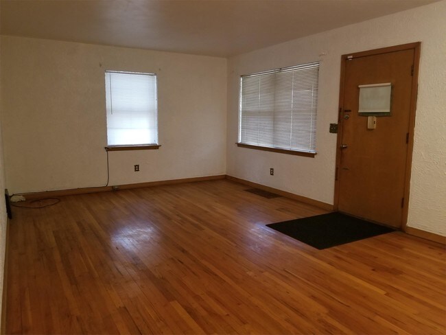 Building Photo - 3940 Monroe Ave