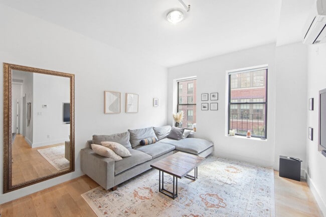 Building Photo - 517 W 45th St