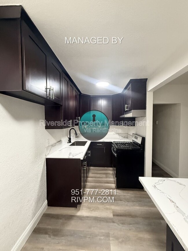 Foto del edificio - 24146 Atwood Ave