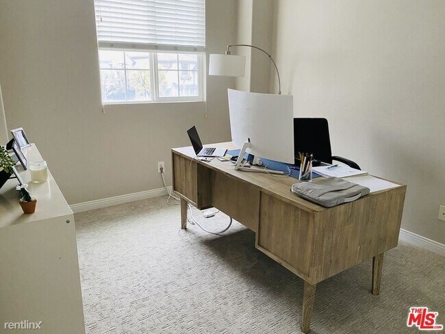 Foto del edificio - 4 br, 2.5 bath House - 8021 E Cheshire Rd