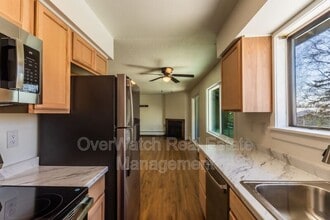 Building Photo - 3081 Lois Dr