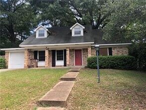 Building Photo - 5664 Vanderbilt Dr