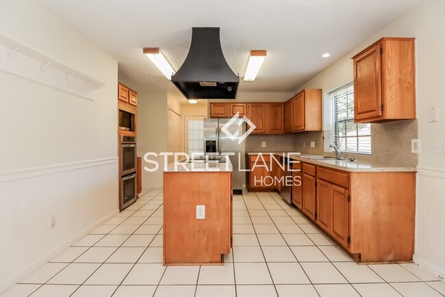 Building Photo - 4 Bedroom 2.5 Bath Home For rent