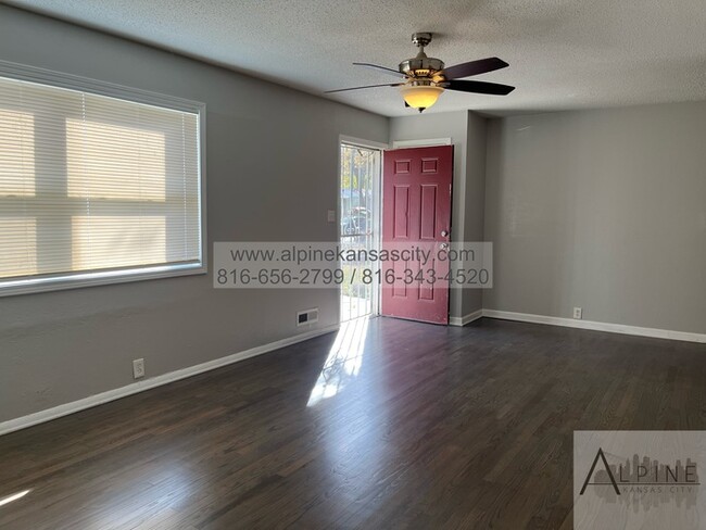 Foto del edificio - 4 Bedroom Home in South KC