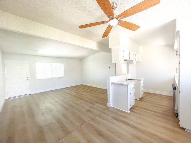 Foto del edificio - 704 N Paulina Ave