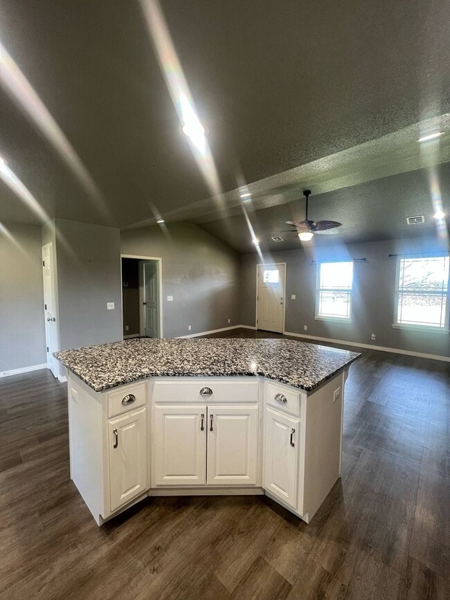 Building Photo - COMING SOON IN NEOSHO MO!!!  Beautiful 3 bedroom, 2 bathroom home in Neosho in adorable neighborh...