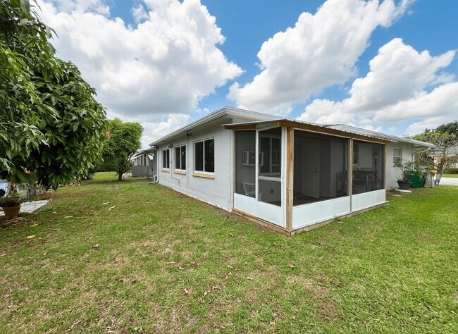Building Photo - 4945 NW 55th Ct
