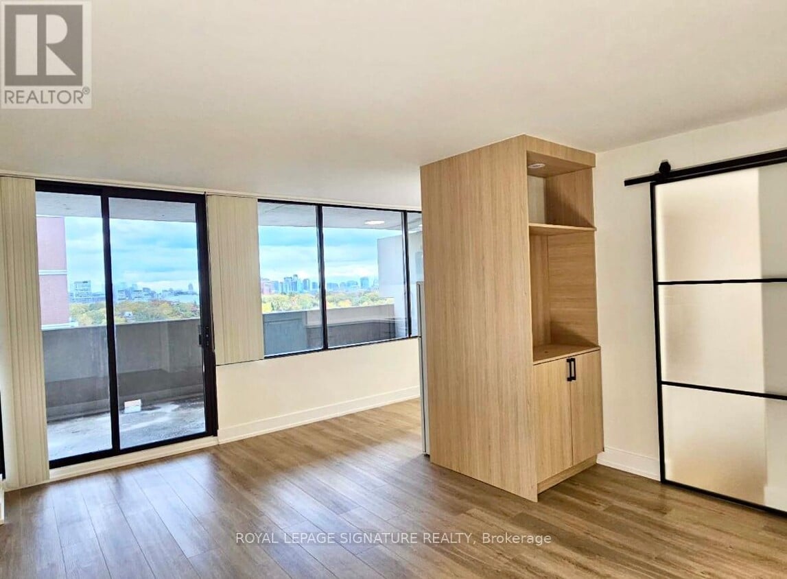 Primary Photo - 720 Spadina Ave.