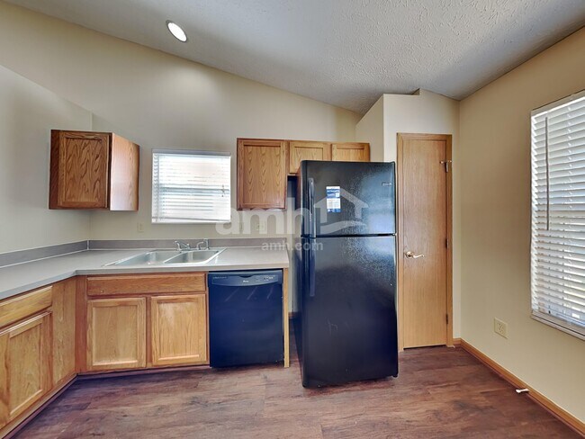 Building Photo - 464 Scandia St
