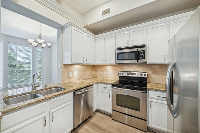 Building Photo - 5353 Memorial Dr