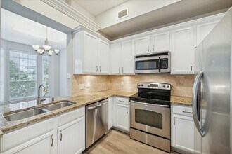 Building Photo - 5353 Memorial Dr