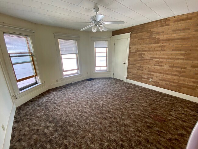 Building Photo - 1118 State St