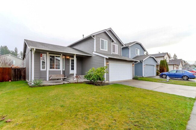 Building Photo - Updated 3 bedroom 2.5 bath home with A/C!