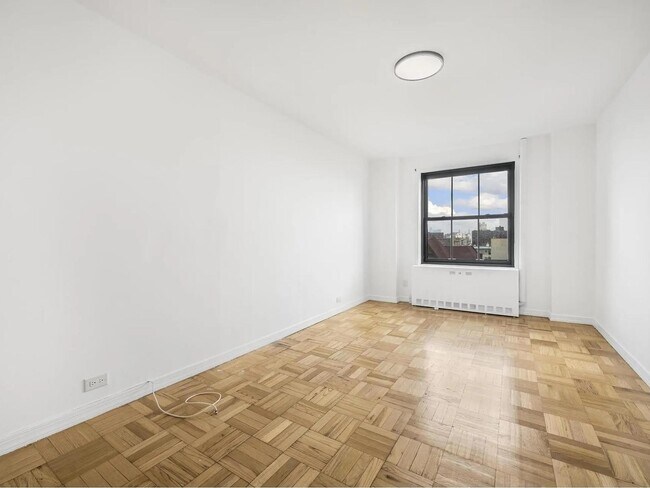 Foto del edificio - 325 Clinton Ave